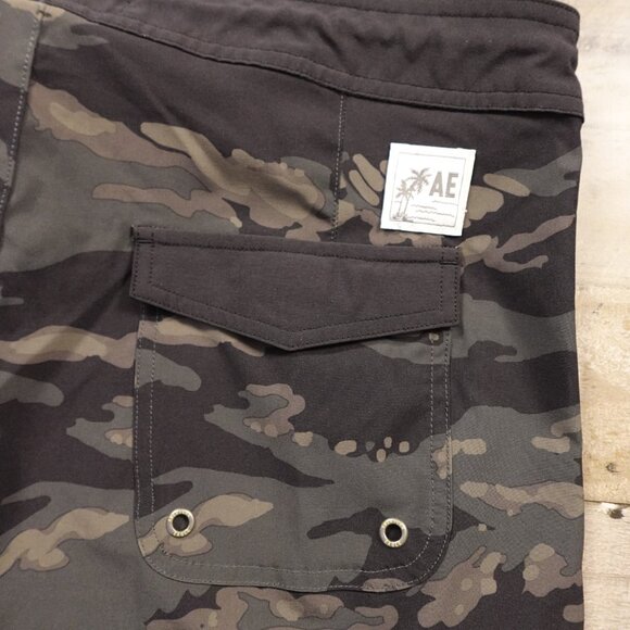 American Eagle Camo Board Shorts Swim Trunks Men's Size M - Picture 9 of 10